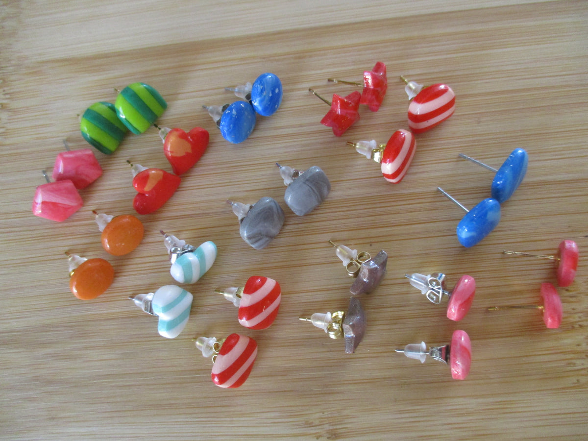 Collection de puces d'oreilles artisanales en pâte polymère