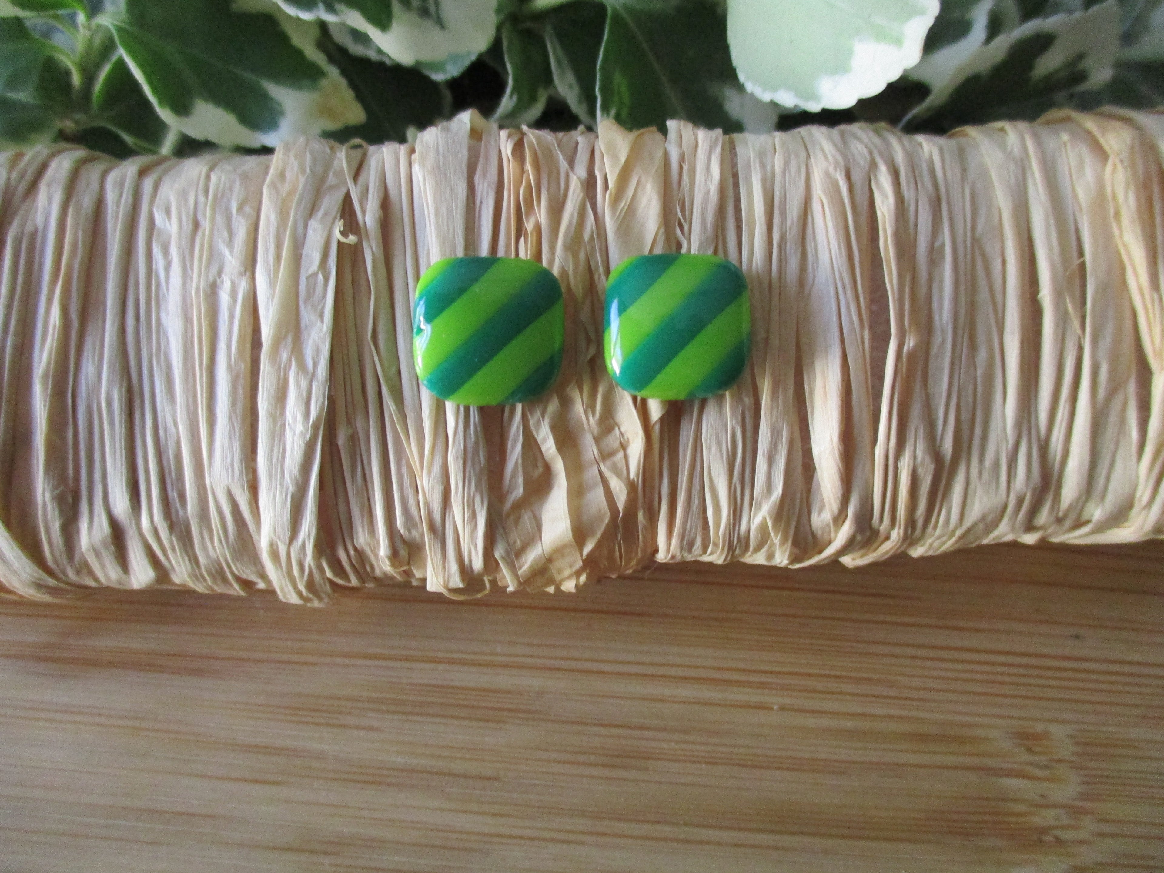 Puces d'oreilles Lime Twist en pâte polymère faites main