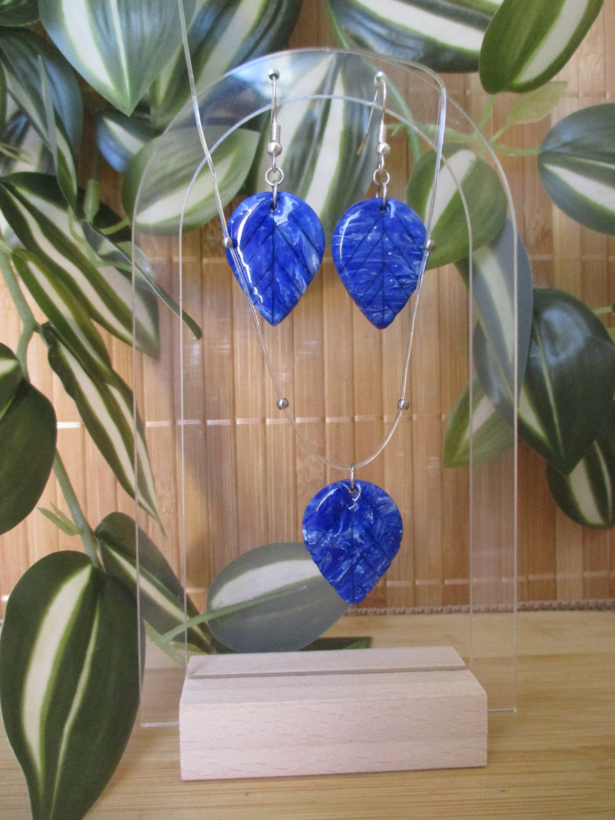 Parure Feuilles Bleues réalisée en pâte polymère et acier inoxydable Fait main